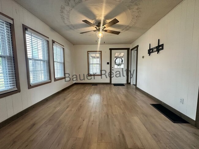 Building Photo - Three Bedroom, Country Setting