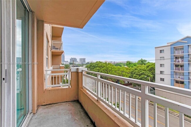 Building Photo - 2665 SW 37th Ave