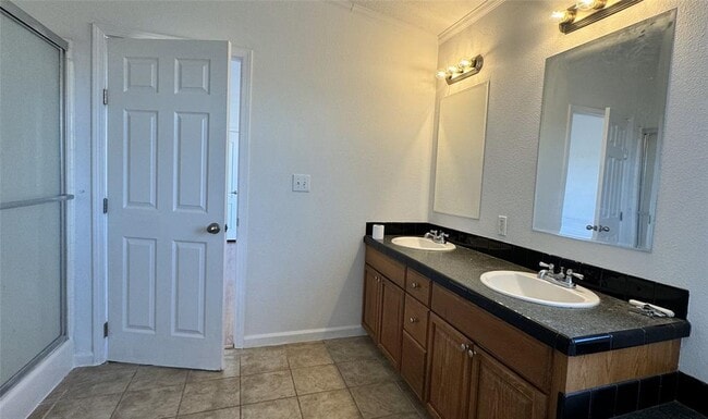 Building Photo - 9448 Sundance Dr