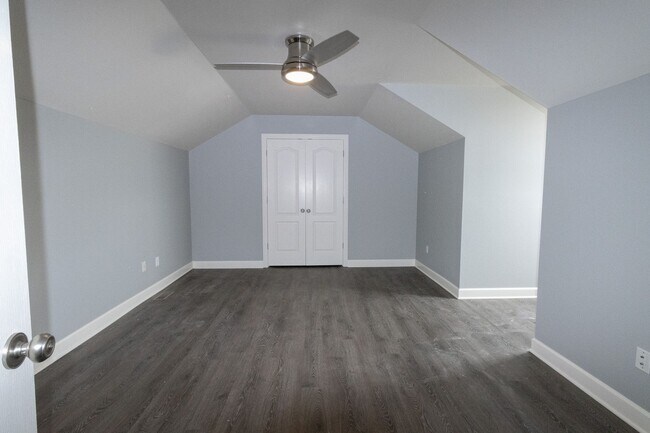 Building Photo - Condominium Convenience in Columbia!