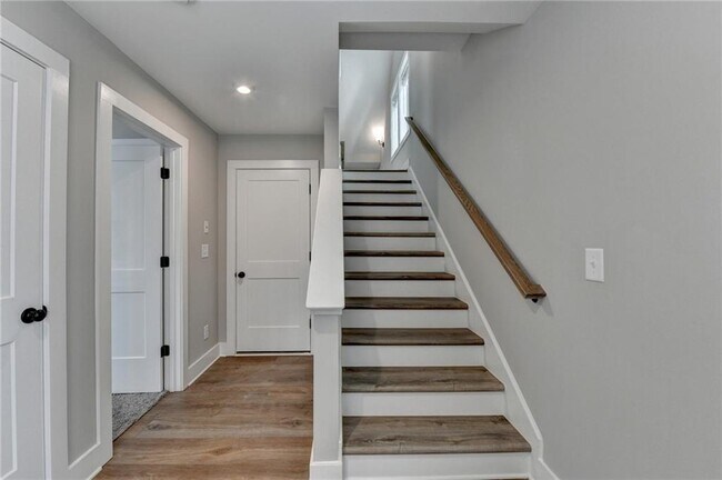 Building Photo - 106 Pinecone Pkwy