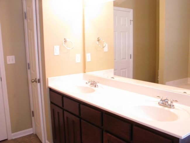 Building Photo - 2765 Rutherford Dr