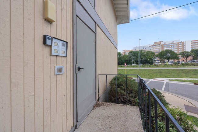 Building Photo - 2601 University Ave