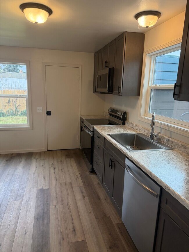 Building Photo - 260 E Sherman St