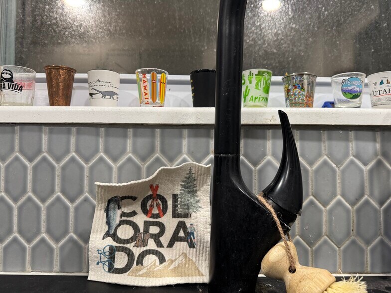 Building Photo - 7860 Linda Cir