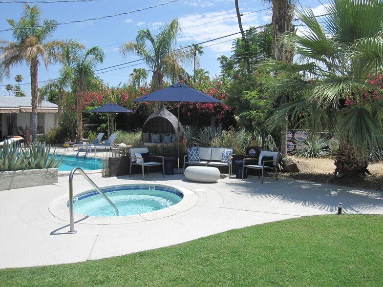 Building Photo - 777 E San Lorenzo Rd