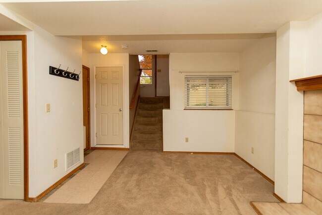 Building Photo - 6109 Lowlander Ct