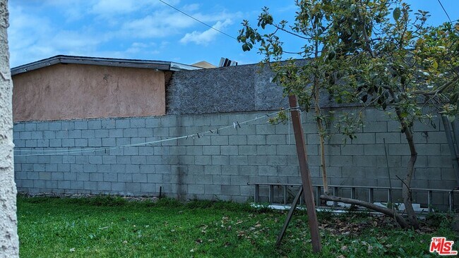 Building Photo - 832 W Imperial Hwy