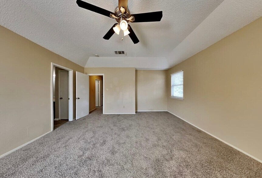 Building Photo - 2614 Remmington Dr