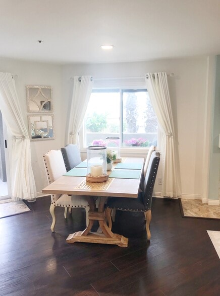 Building Photo - 400 Lake St