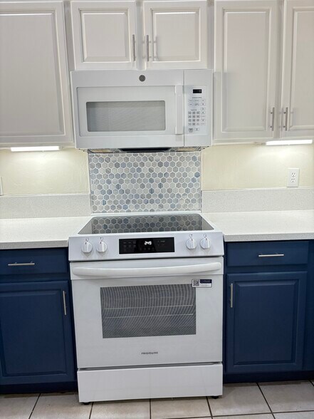 New Appliances - 8519 E Seabury Ct