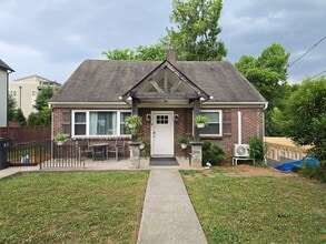Building Photo - Studio unit available