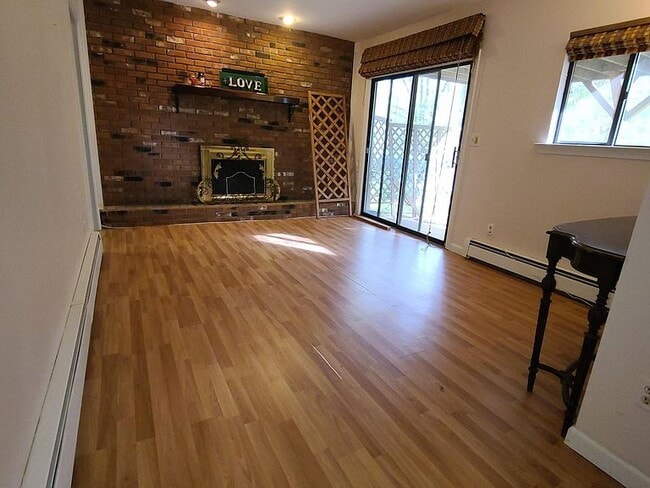 Building Photo - 15 Hoskins Rd