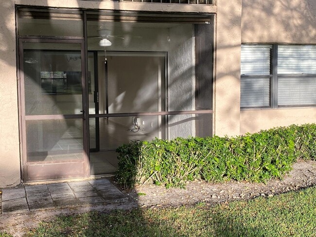 Building Photo - 12962 Briarlake Dr