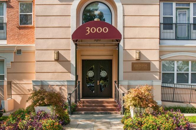 Building Photo - 3000 Vanderbilt Pl