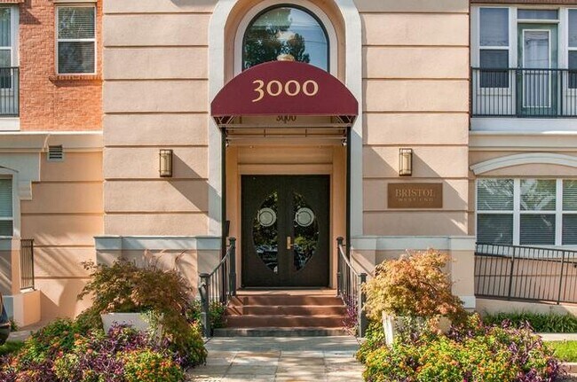 Primary Photo - 3000 Vanderbilt Pl