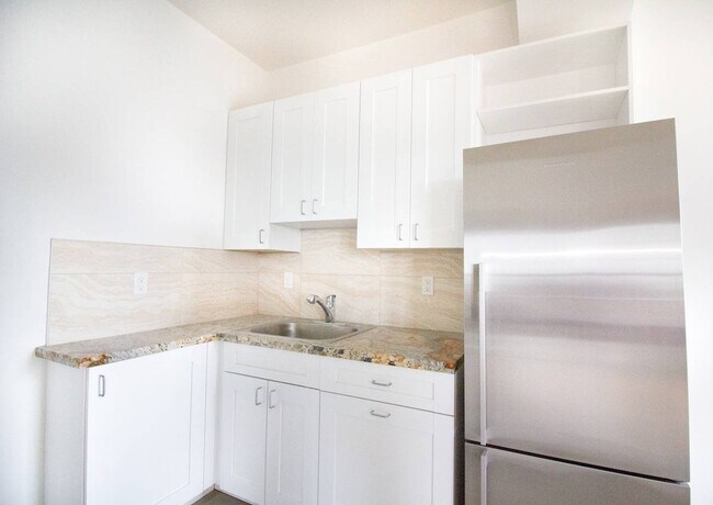 Building Photo - 1635 Gough St