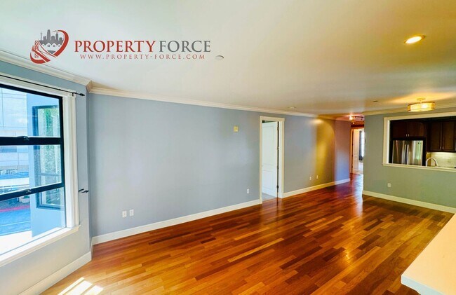 Building Photo - Beautiful 2 Bed 2 bath Available with grea...