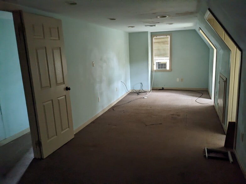 Building Photo - 17 Turntable Jct