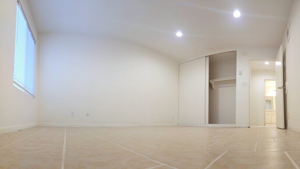 Building Photo - 8108 Langdon Ave