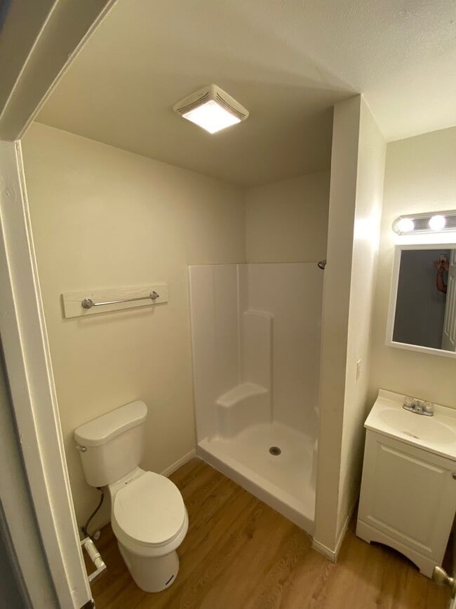 Building Photo - Perfect Small Family Home