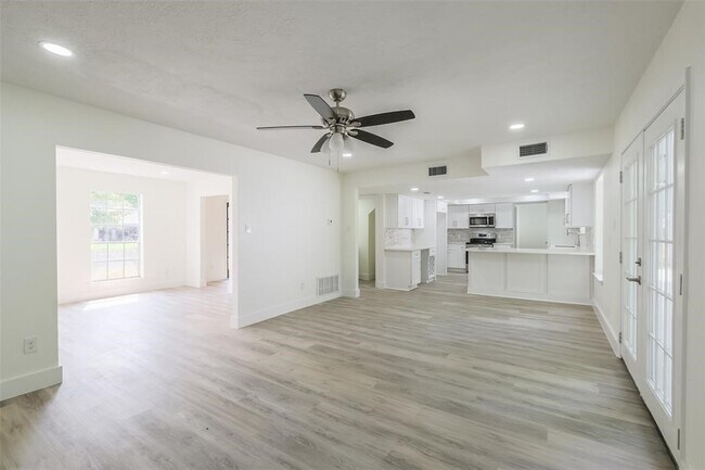 Building Photo - 1311 Sand Stone Dr
