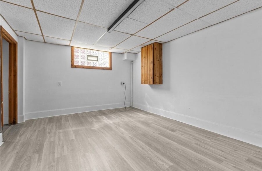 Building Photo - 548B Firethorne Dr