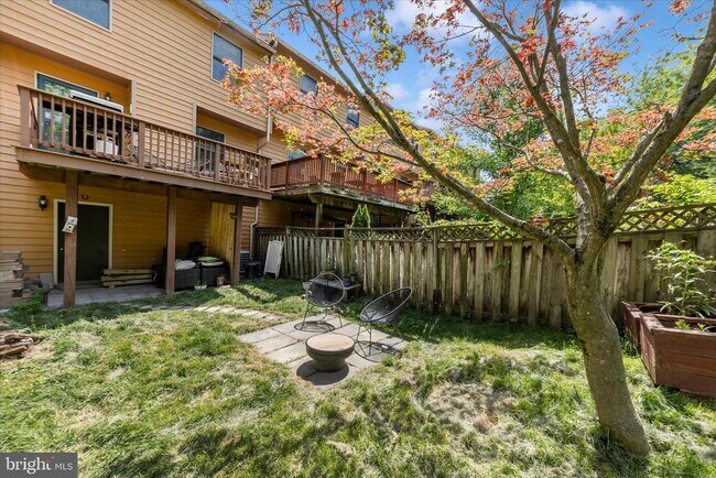 Building Photo - 6631 Beach Dr