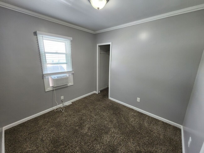 Building Photo - 2 bed 1 bath Berkley ranch