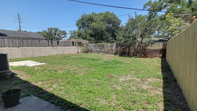 Building Photo - 119 Krueger St