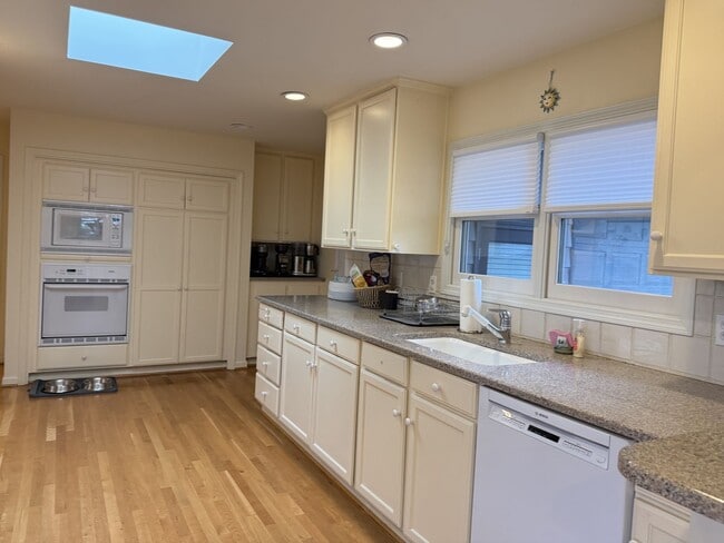 Building Photo - Beautiful & Bright! Sunning Council Crest Home W/ Exceptional Outdoor Sitting/Entertaining Areas!