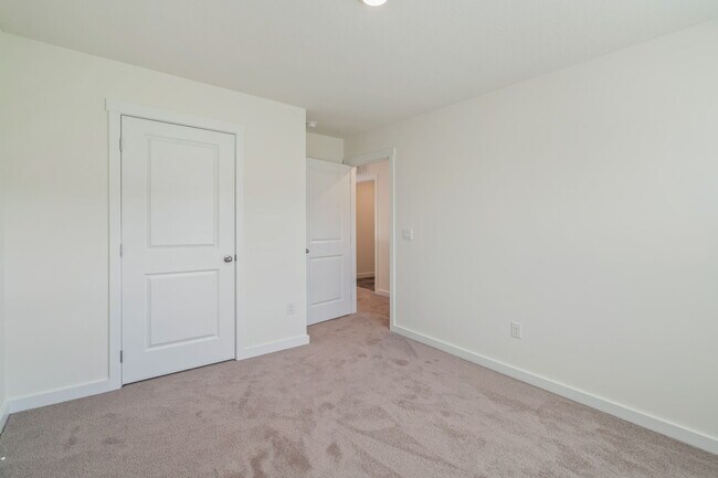 Building Photo - 7650 Belhaven Ln