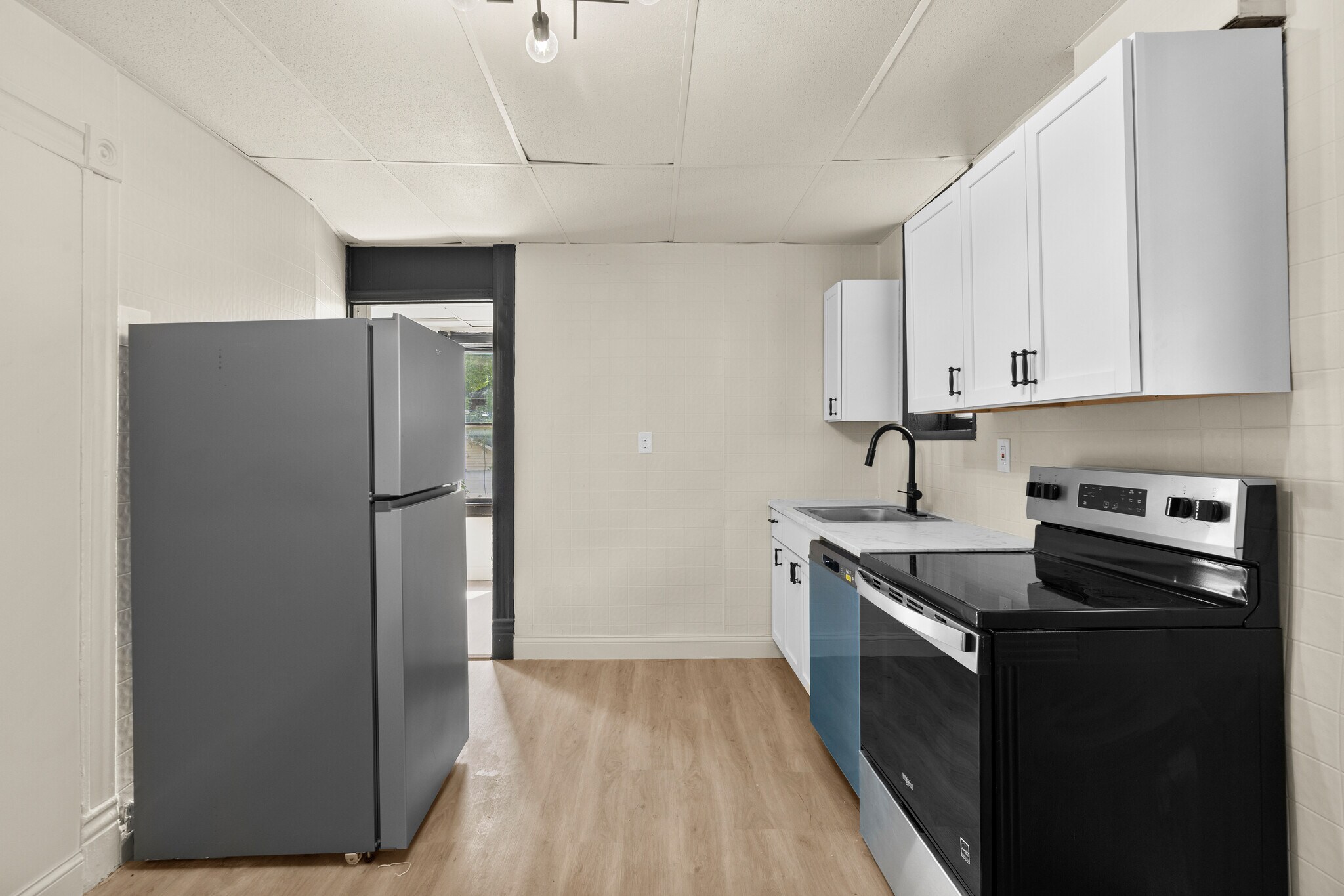 Building Photo - 3630 Tholozan Ave