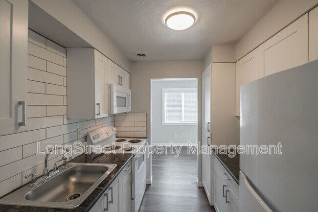 Building Photo - 205 6th Ave SW