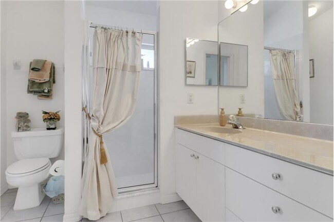 Building Photo - 3650 Sunland Ln