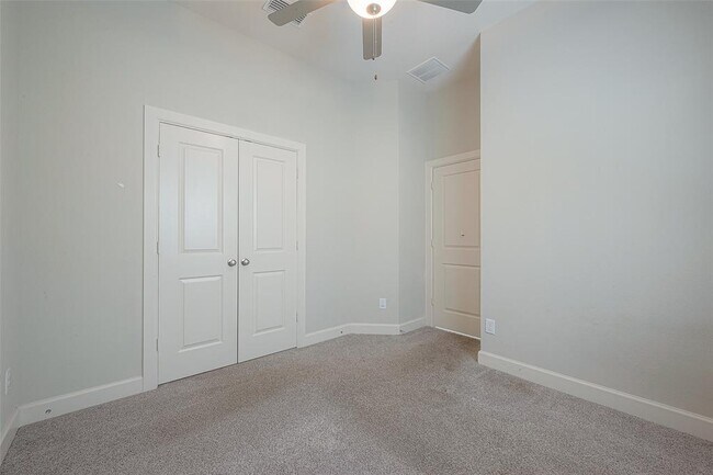 Building Photo - 402 Jolly Ginger Dr