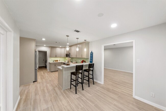 Building Photo - 1912 Foxtail Pl