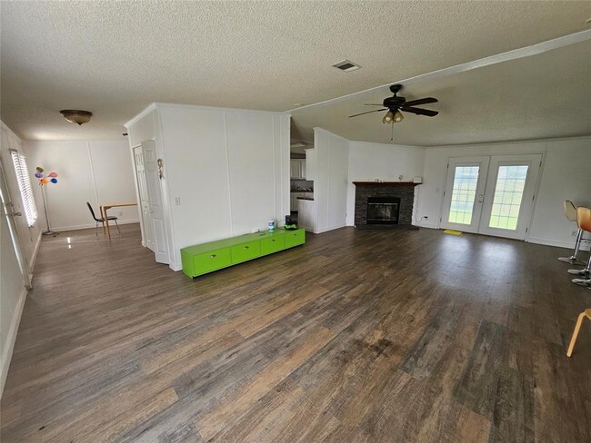 Building Photo - 2218 Hintz Rd