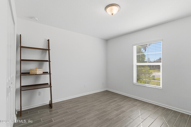 Building Photo - 2949 Firethorn Ave