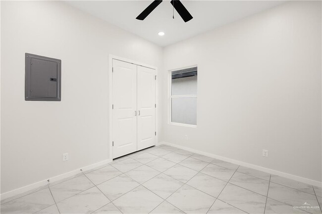 Building Photo - 14 Hillside S Ave