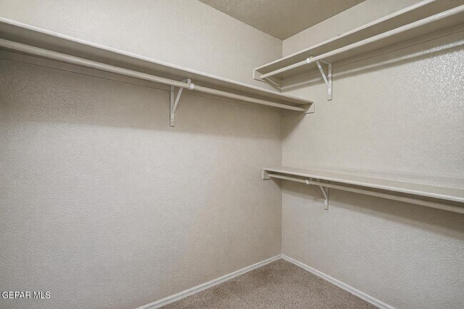 Building Photo - 14383 High Rock Dr