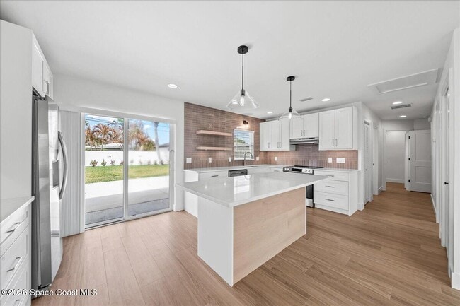 Building Photo - 122 1st Ave