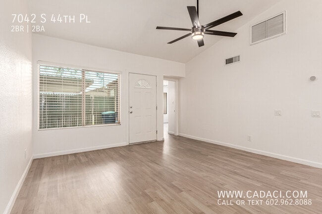 Building Photo - 7042 S 44th Pl