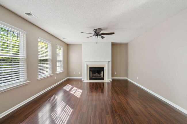 Building Photo - Spacious 4-Bedroom Retreat in Fuquay-Varin...