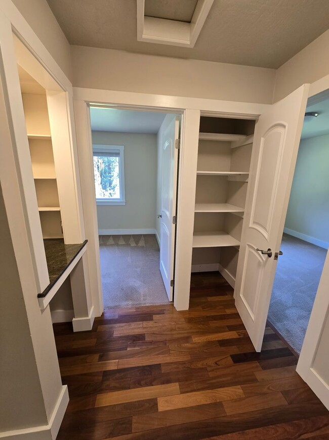 Building Photo - Large and stunning home in rural Sebastopol!