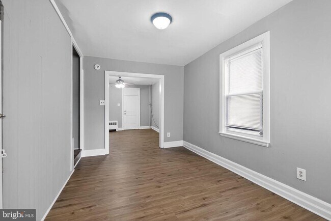 Building Photo - 141 S Locust St