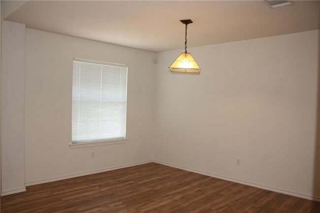 Building Photo - 107 Outfitter Dr