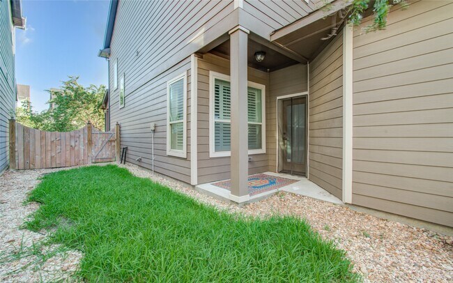 Building Photo - 18150 Moonlit River Dr