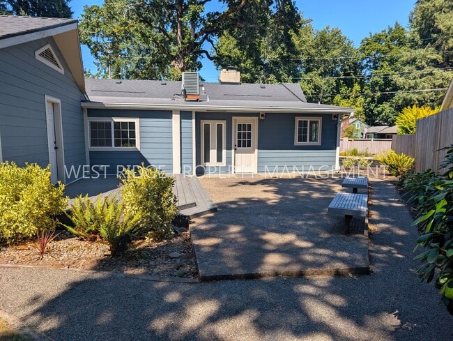 Building Photo - 4884 Lamont Way