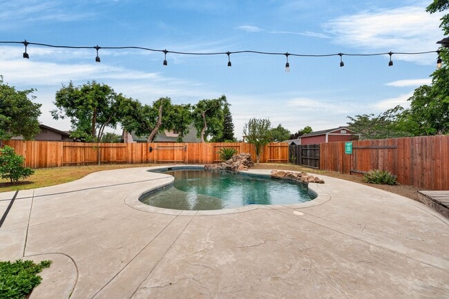 Building Photo - 420 Colusa Pl